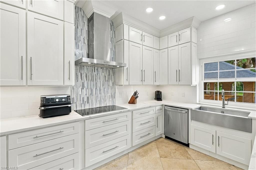 130 1st St Nw, Naples, FL 34120 Photo