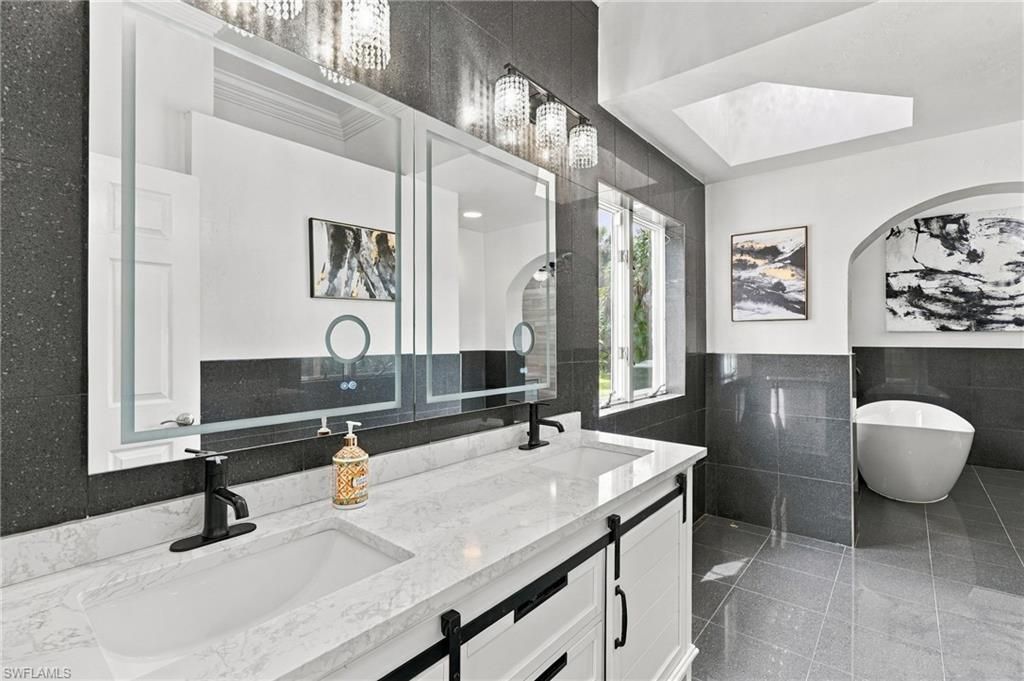 130 1st St Nw, Naples, FL 34120 Photo