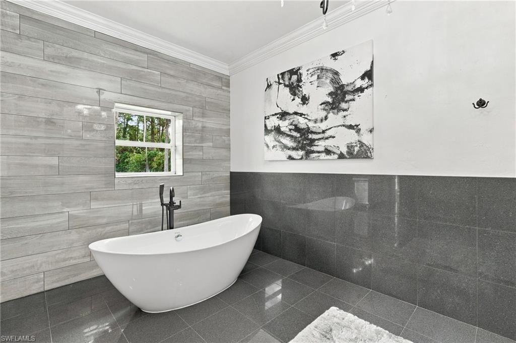 130 1st St Nw, Naples, FL 34120 Photo