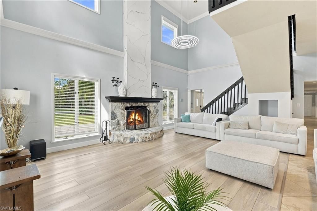 130 1st St Nw, Naples, FL 34120 Photo