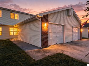 406 W Todd Circle, Lincoln, NE 68528