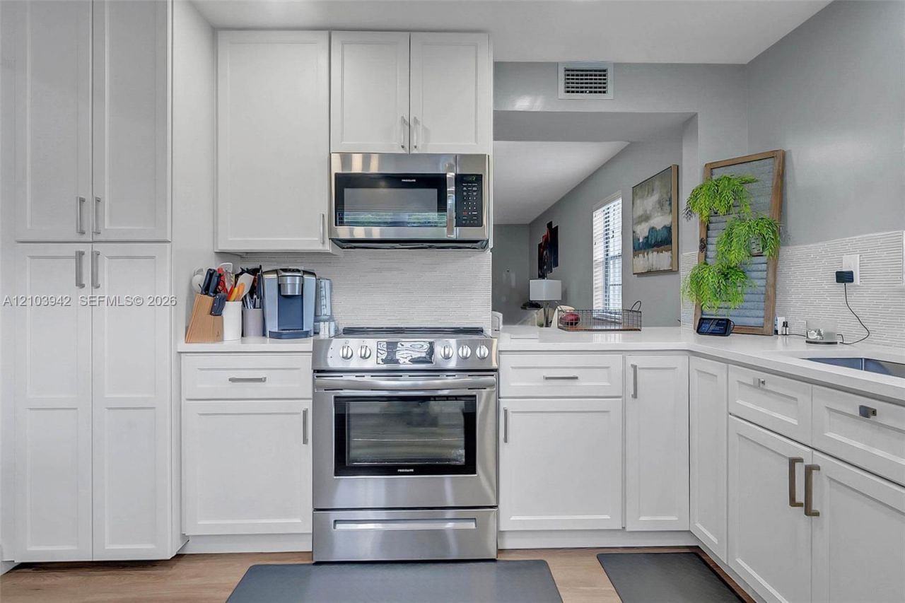 4955 E Sabal Palm Blvd , Unit 111, Tamarac, FL 33319 Photo