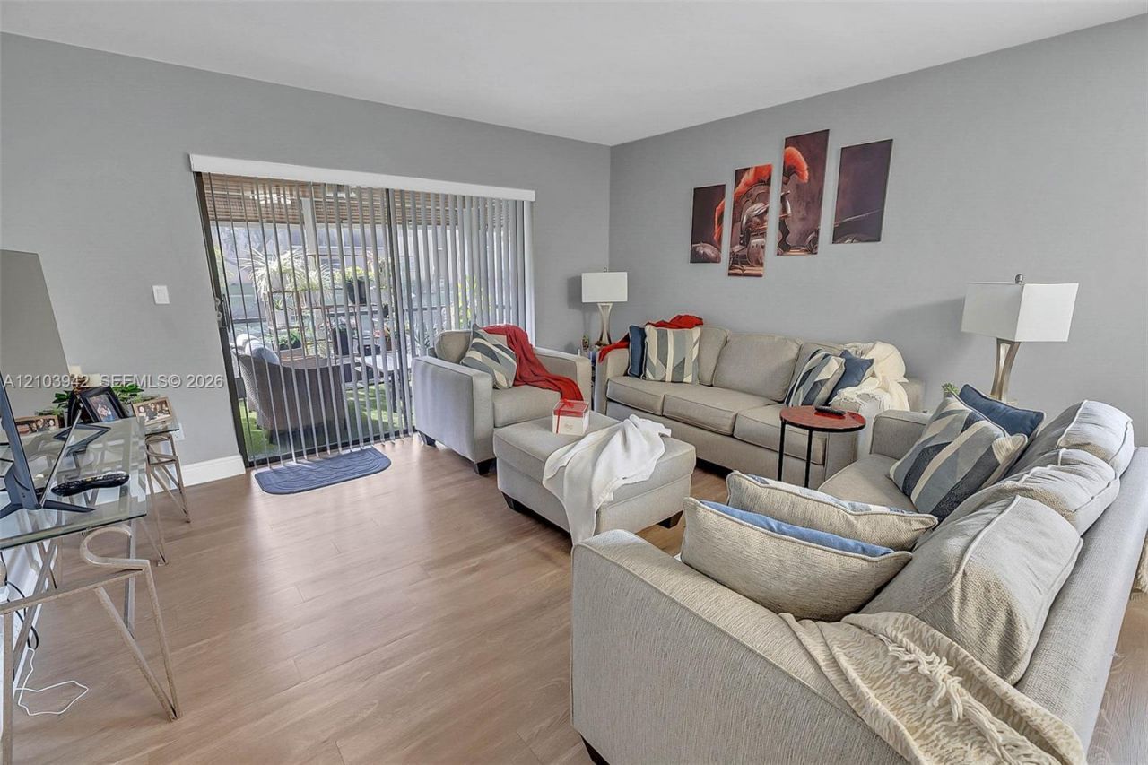 4955 E Sabal Palm Blvd , Unit 111, Tamarac, FL 33319 Photo