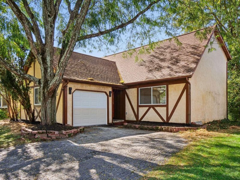 5455 Maple Canyon Avenue , Columbus, OH 43229 Photo 1