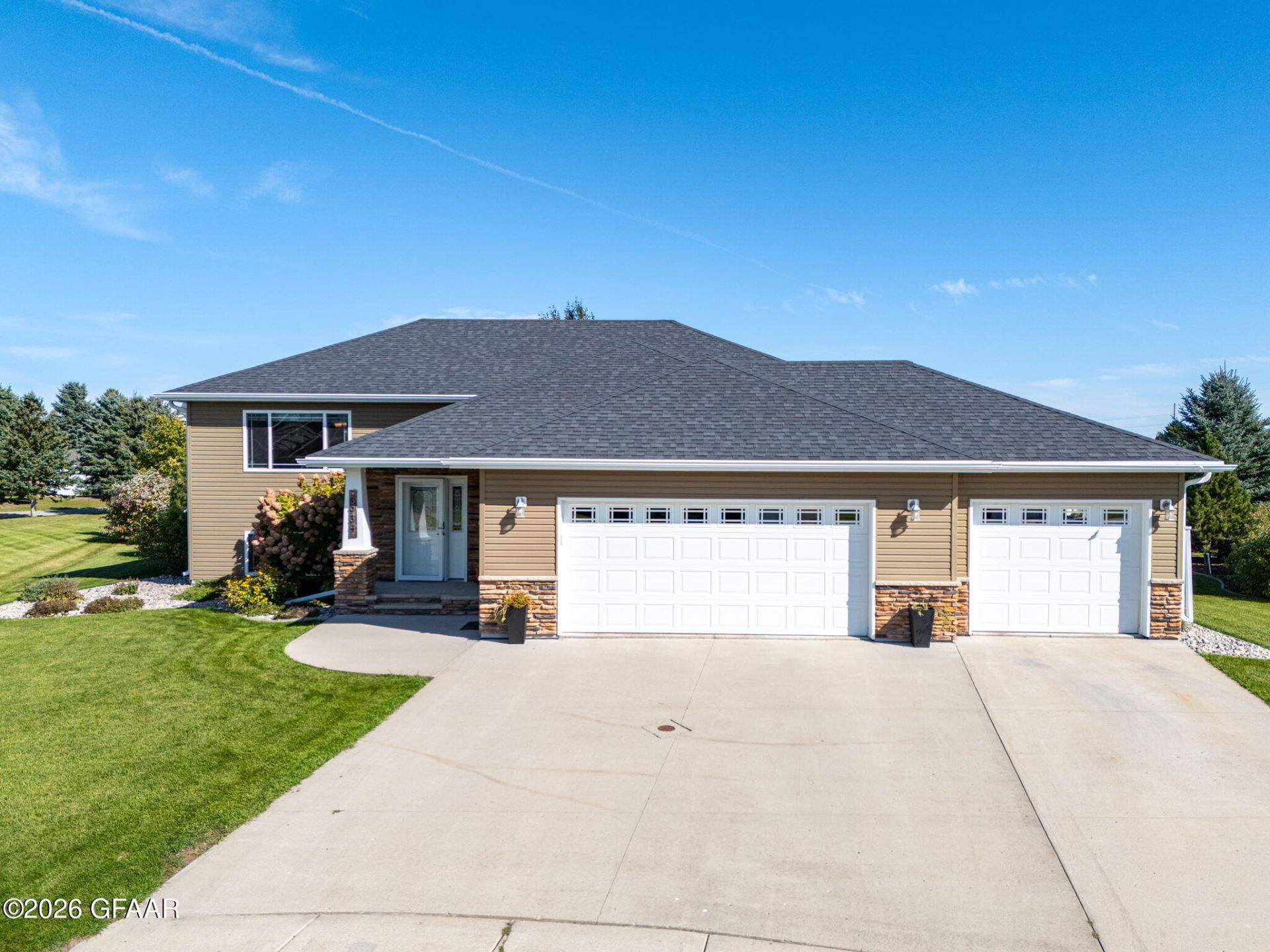 3934 CEDAR Circle  primary photo