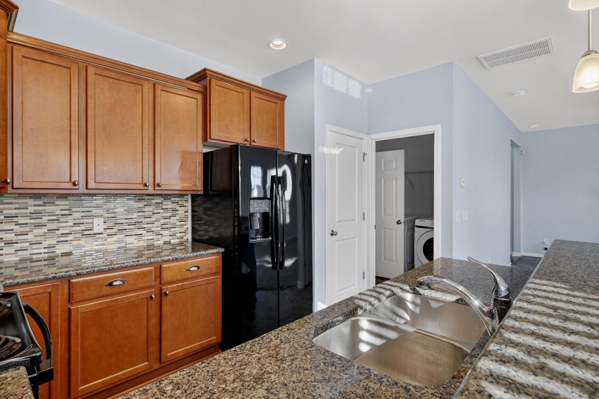 7741 Kinston Street Photo 15
