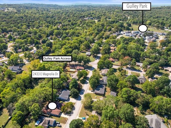 2433 E Magnolia Drive , Fayetteville, AR 72703