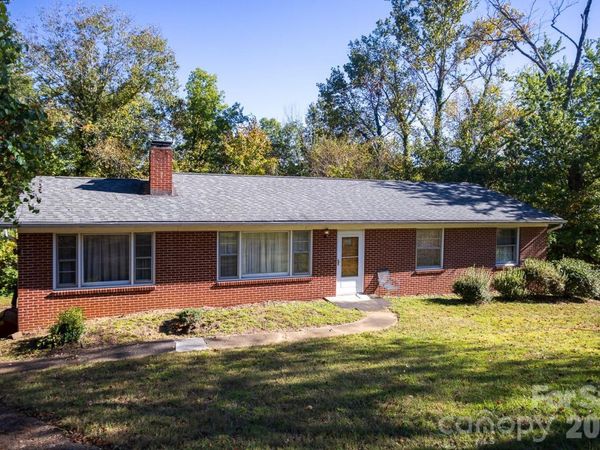 8 Governors Court , Asheville, NC 28805