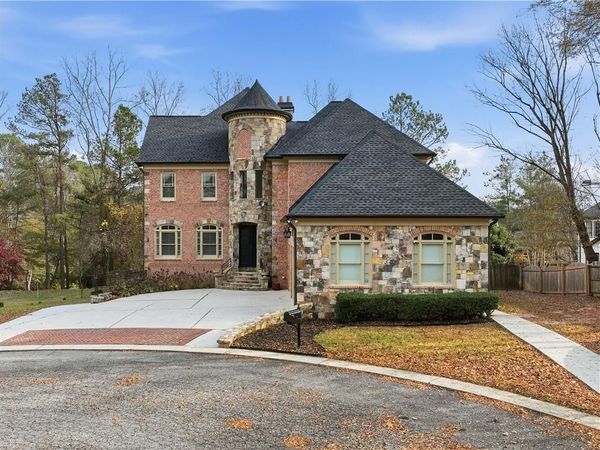 7611 Regency Circle, Sandy Springs, GA 30350
