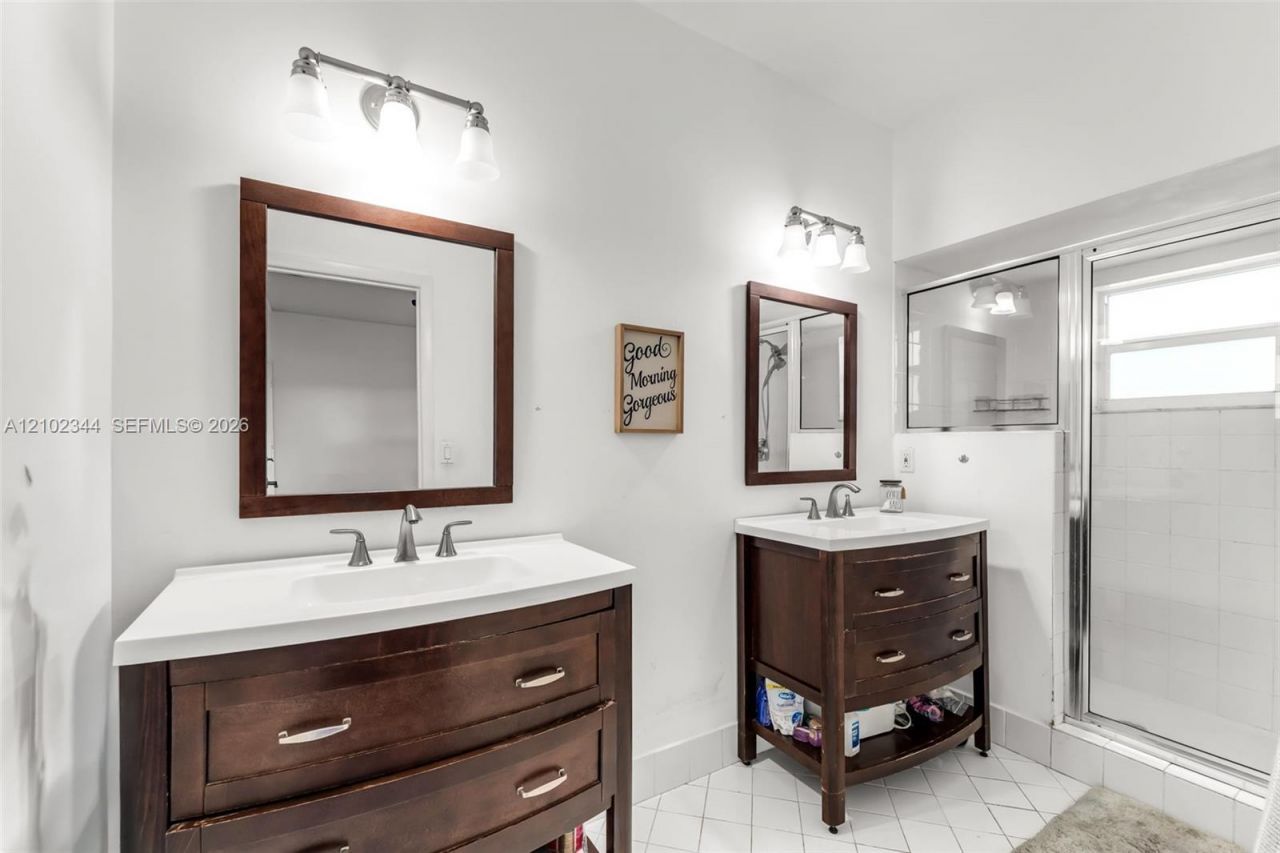 9064 SW 215th Ter, Cutler Bay, FL 33189 Photo