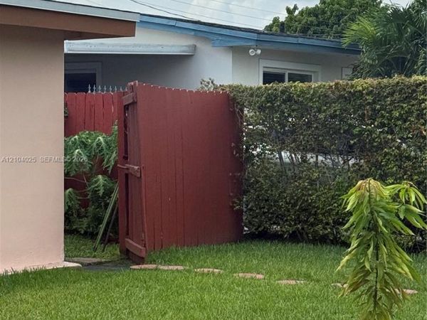 88X0 SW 18th Ter , Unit B, Miami, FL 33165