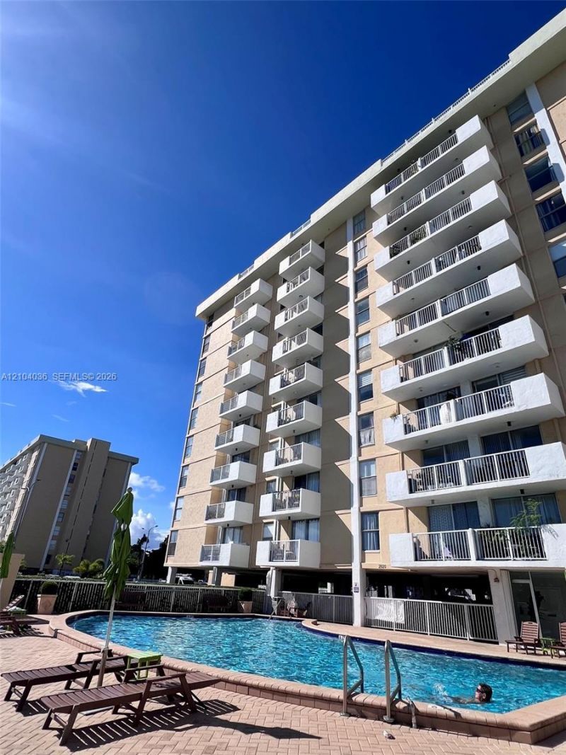 2020 NE 135th St , Unit 810, North Miami, FL 33181 Photo