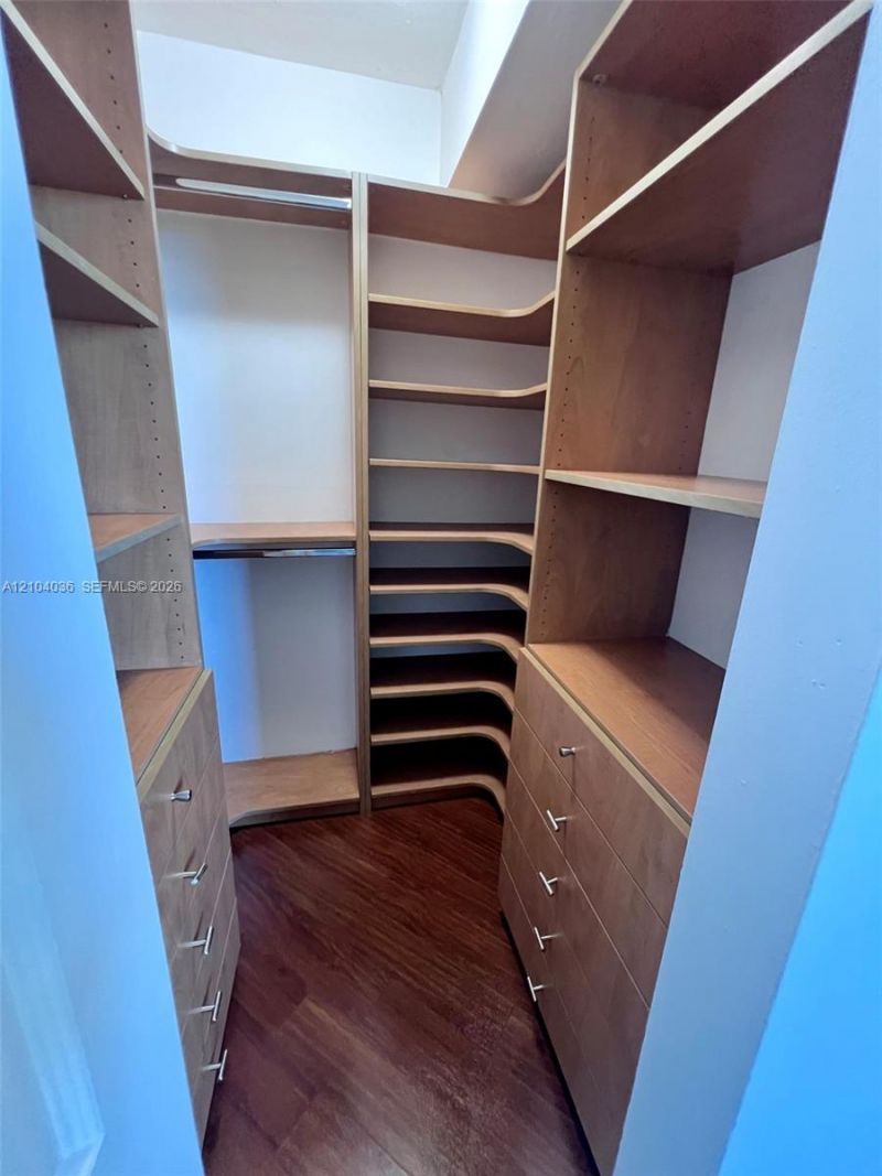 2020 NE 135th St , Unit 810, North Miami, FL 33181 Photo