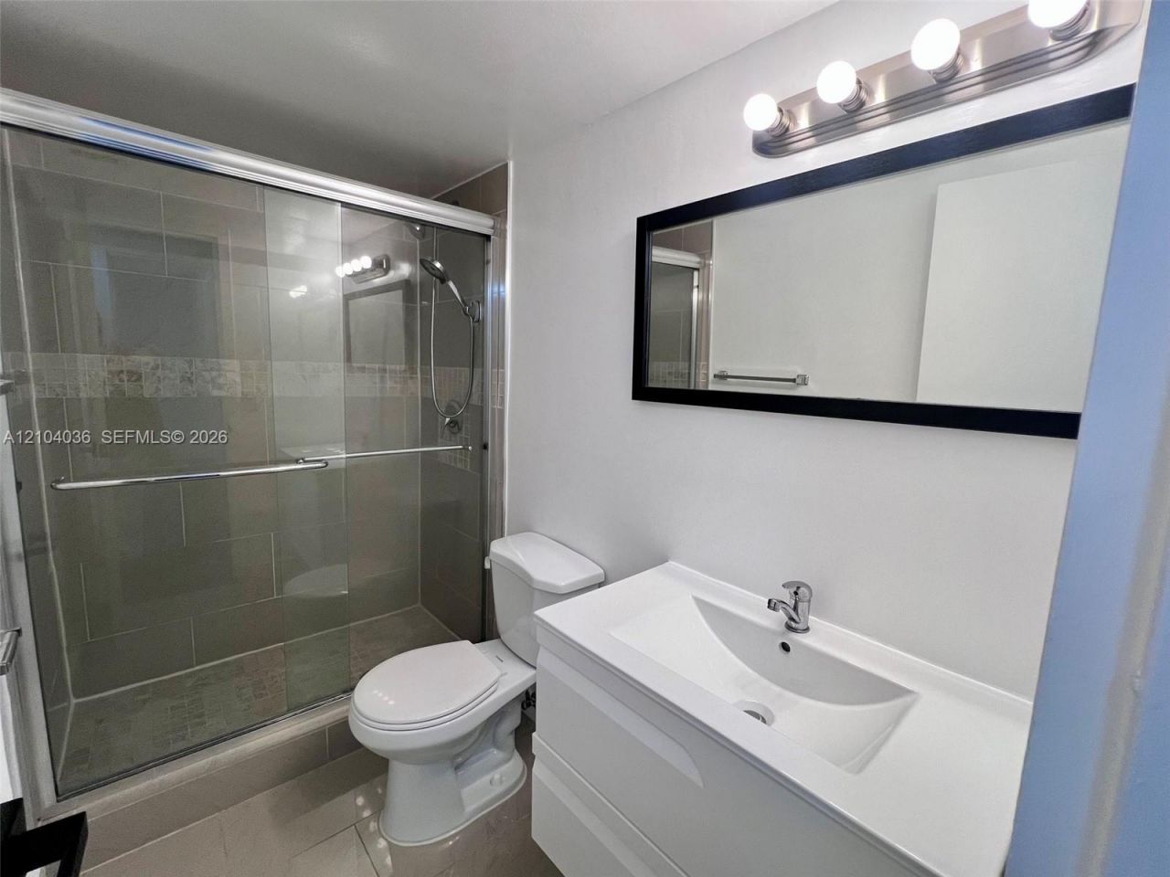 2020 NE 135th St , Unit 810, North Miami, FL 33181 Photo