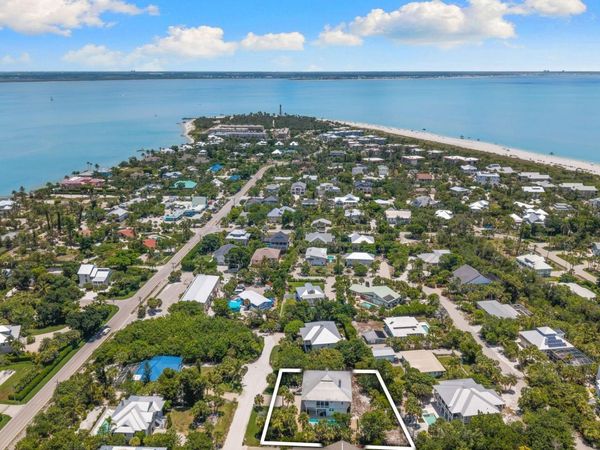 475 Las Tiendas Ln, Sanibel, FL 33957