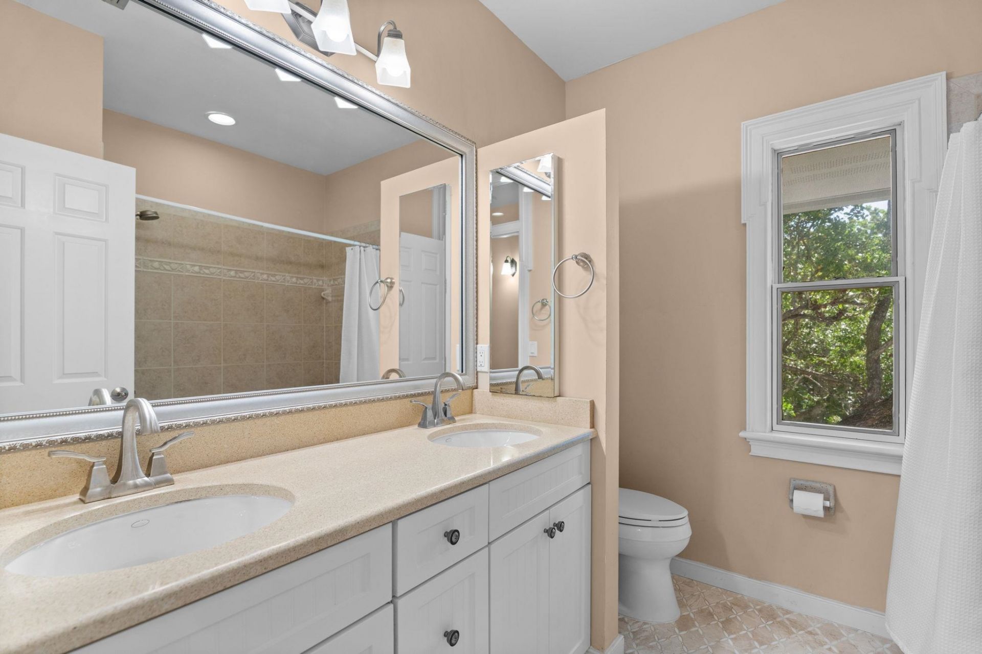 475 Las Tiendas Ln, Sanibel, FL 33957 Photo