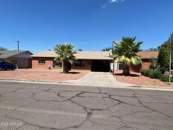 2736 W LAWRENCE Road W, Phoenix, AZ 85017