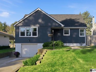 2414 S 49th Avenue, Omaha, NE 68106