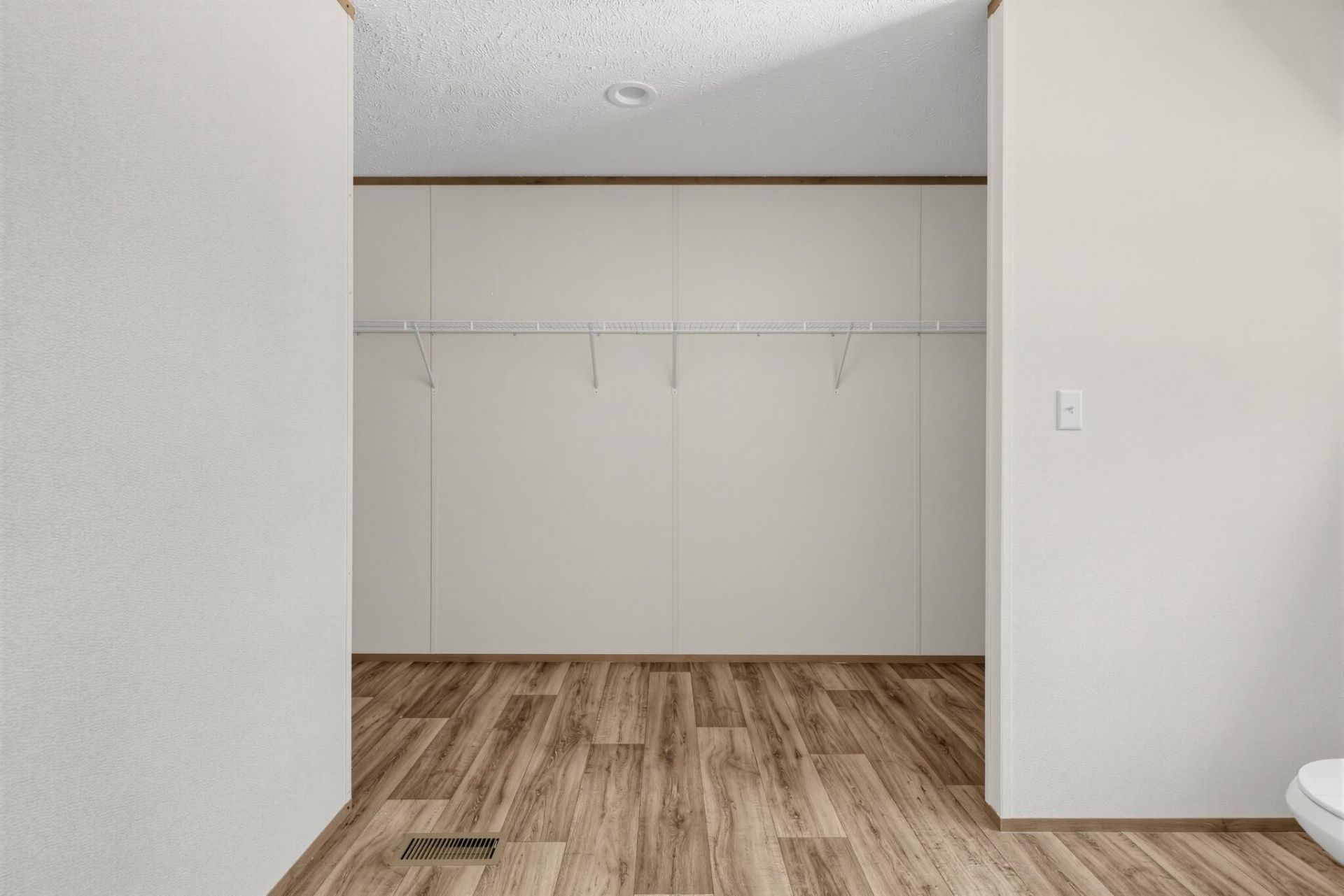 624 2 Church Road Photo 12