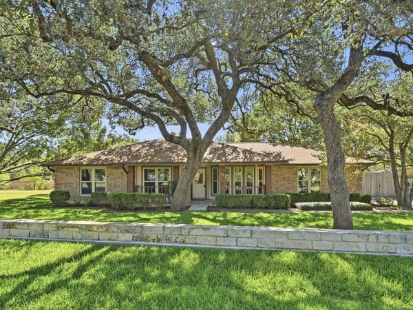 810 Pine Siskin DR, Buda, TX 78610