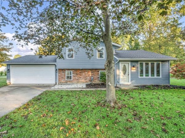 209 Oakwood Lane , Seville, OH 44273