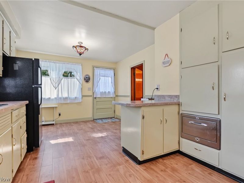323 E Prospect Street, Girard, OH 44420 Photo 3