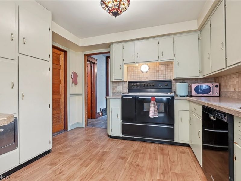 323 E Prospect Street, Girard, OH 44420 Photo 4