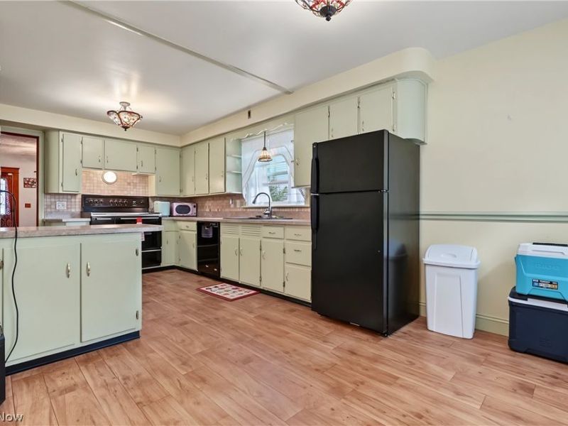 323 E Prospect Street, Girard, OH 44420 Photo 5