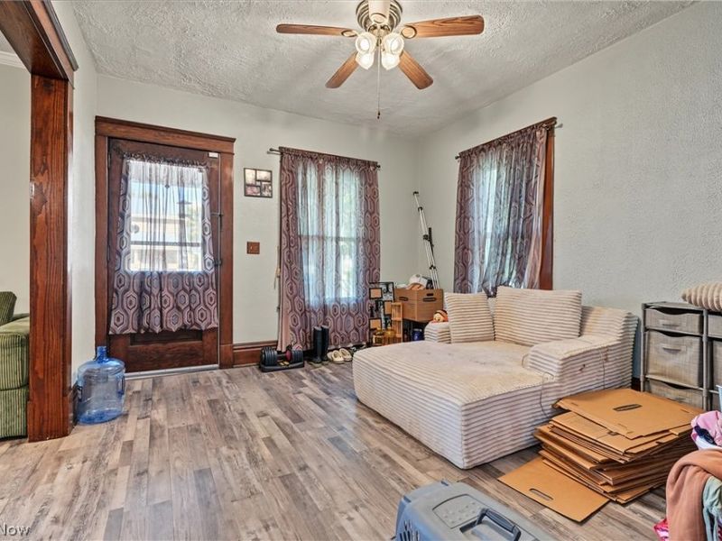 323 E Prospect Street, Girard, OH 44420 Photo 9
