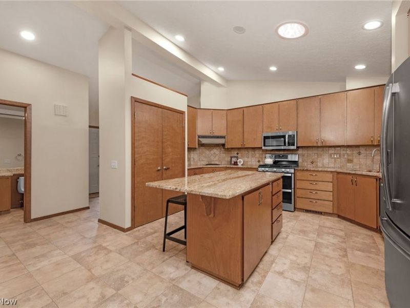 8784 Gatewood Drive, North Ridgeville, OH 44039 Photo 16