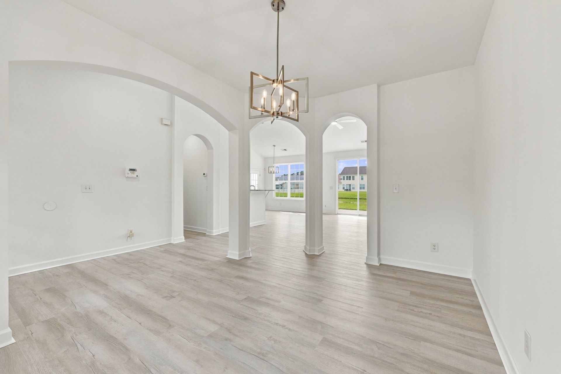 172 Zinnia Dr. Photo 4
