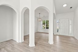 172 Zinnia Dr. photo 4