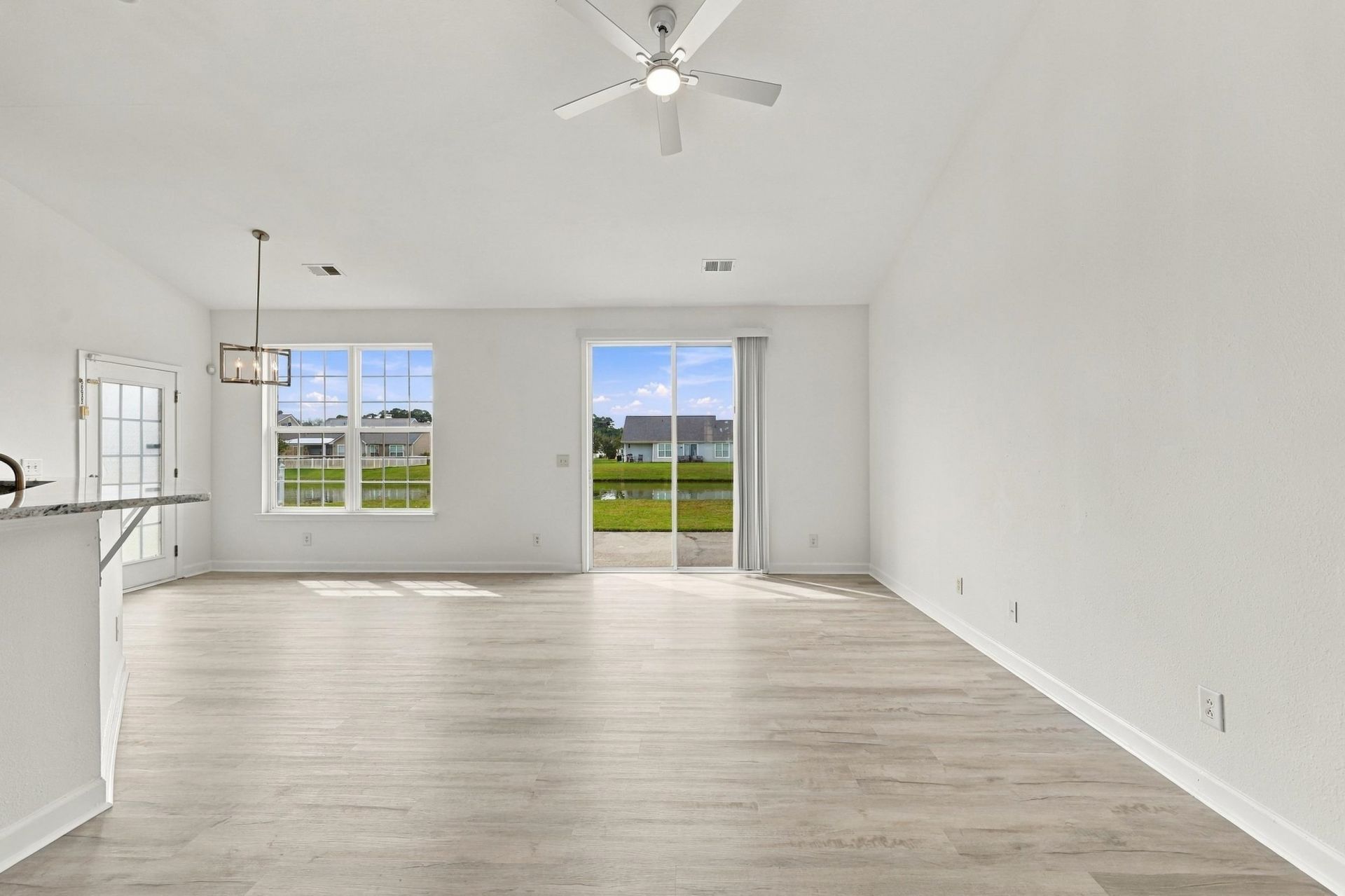 172 Zinnia Dr. Photo 8