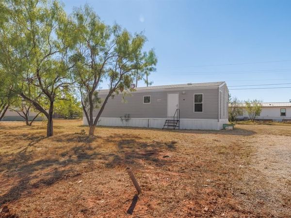 117 Seminole Street, Tye, TX 79563