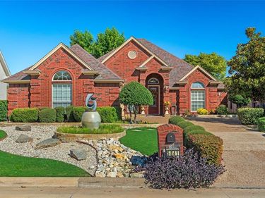 5841 River Meadows Place, Fort Worth, TX 76112