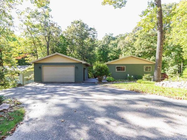 N3025 CRESTWOOD DRIVE, Waupaca, WI 54981
