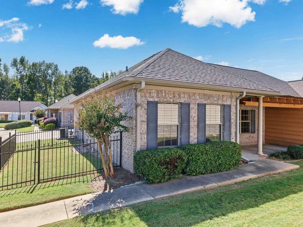 1306 Stagecoach Village, Little Rock, AR 72210