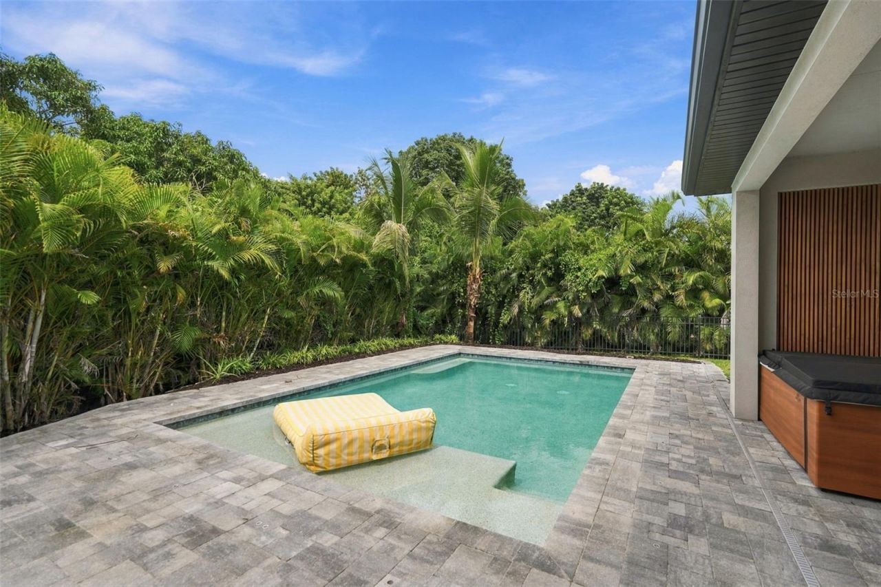 3946 Country View Drive, Sarasota, FL 34233 Photo
