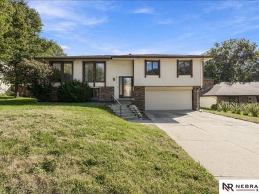 6111 S 93rd Street, Omaha, NE 68127