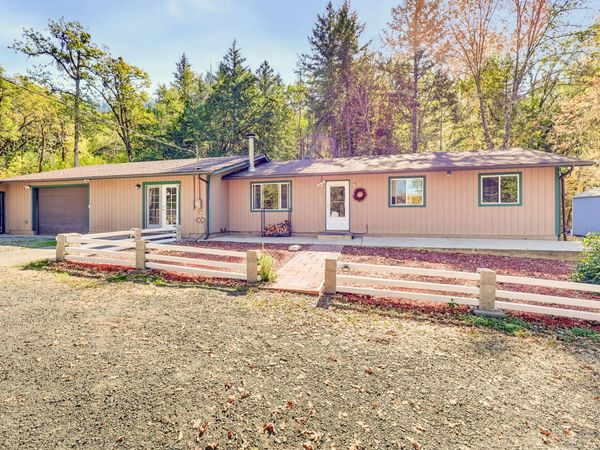 835 Greenview Drive, Cave Junction, OR 97523