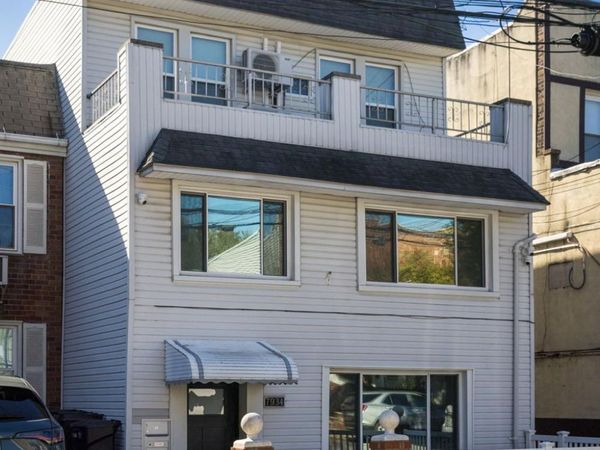 79-34 68th avenue , Middle Village, NY 11379
