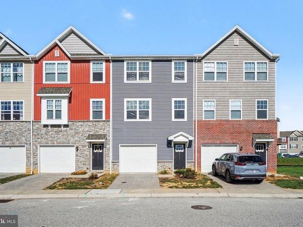 813 SCHOONER LANE, MECHANICSBURG, PA 17050