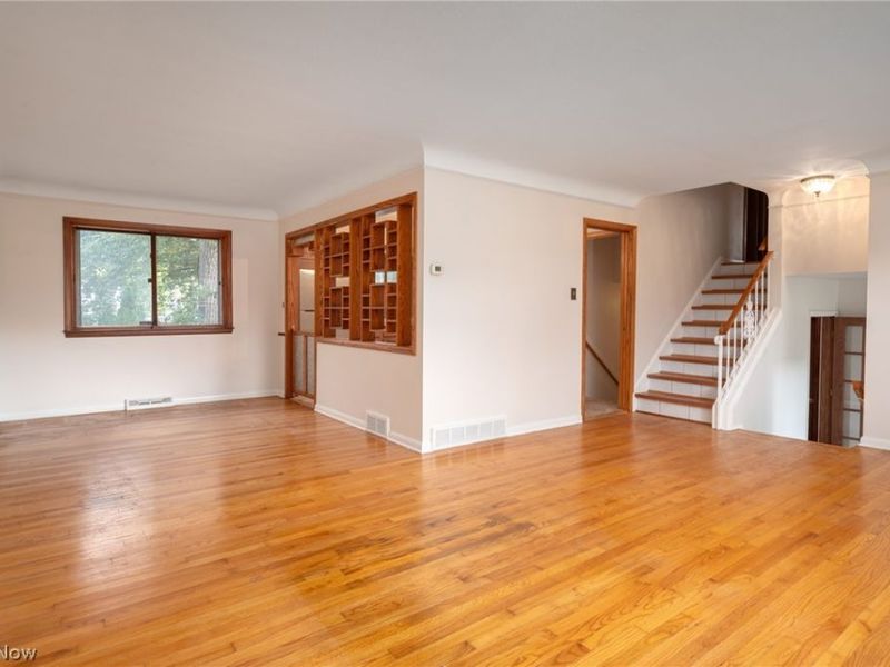 27026 Osborn Road, Bay Village, OH 44140 Photo 2
