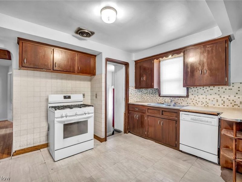 6702 Memphis Avenue, Cleveland, OH 44144 Photo 4