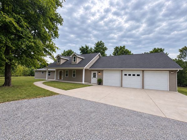 14052 Summer Road , Benton, IL 62812