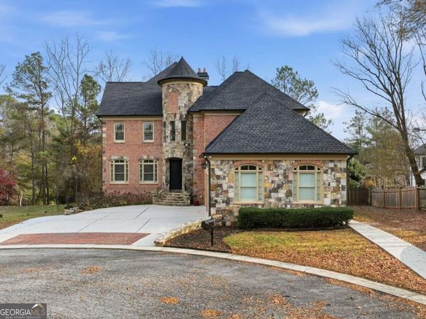 7611 Regency Circle, Sandy Springs, GA 30350