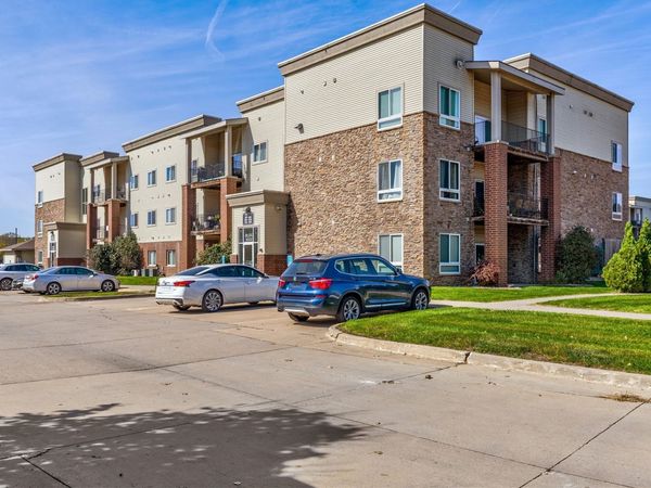 6350 Coachlight Drive, Unit 3108, West Des Moines, IA 50266