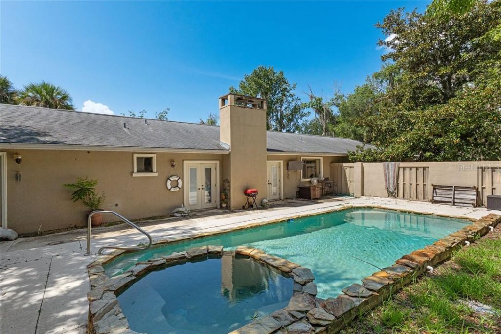 149 & 151 SE Paradise Point Road, Crystal River, FL 34429 Photo
