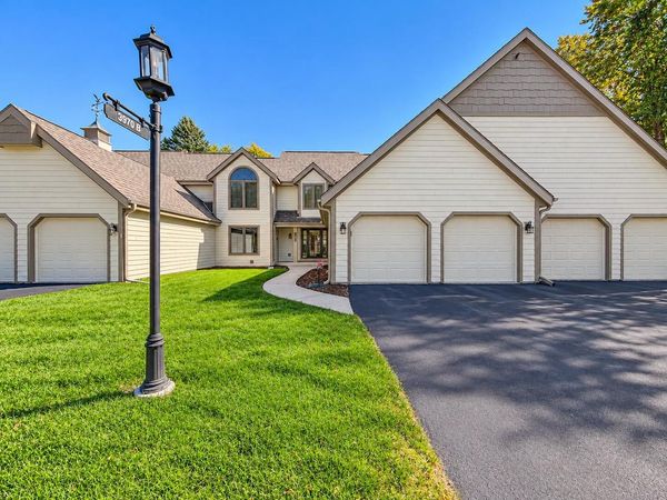 3970 St Andrew COURT, Unit B, Brookfield, WI 53045