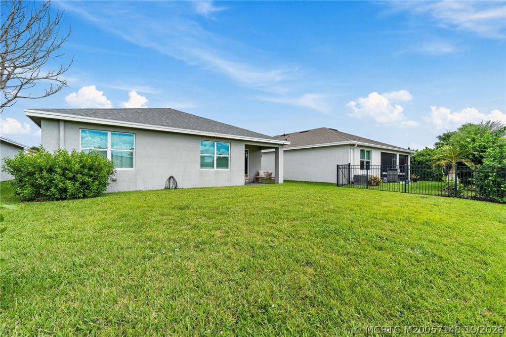 1590 NE Skyhigh Terrace , Jensen Beach, FL 34957 Photo